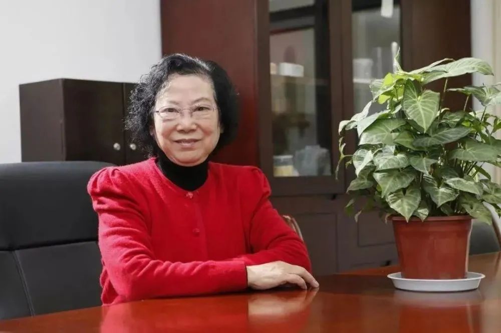 邹燕勤